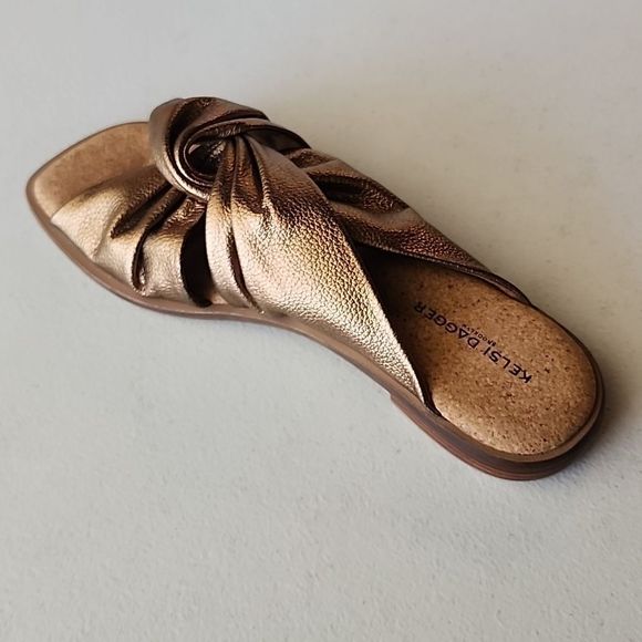 Nearly New Kelsi Dagger Soft Bronze Twist Slides, Size 10 - Picture 2 of 4